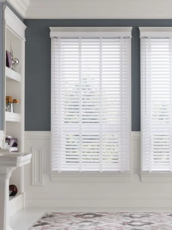 white Aluminum venetian blinds in Dubai