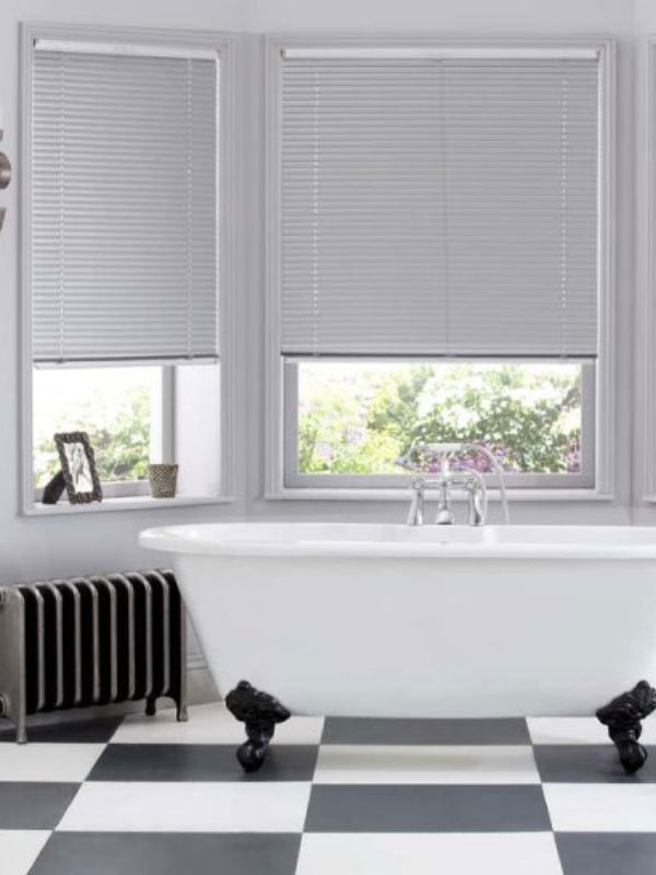 white color venetian blinds in bathroom