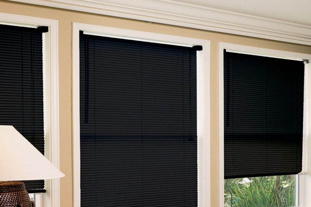 Easy Guide To Close Your Window Blinds | Dubai Curtain