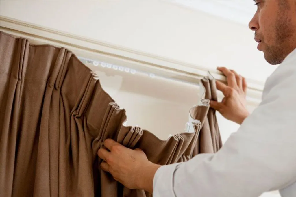 fit curtains tracks