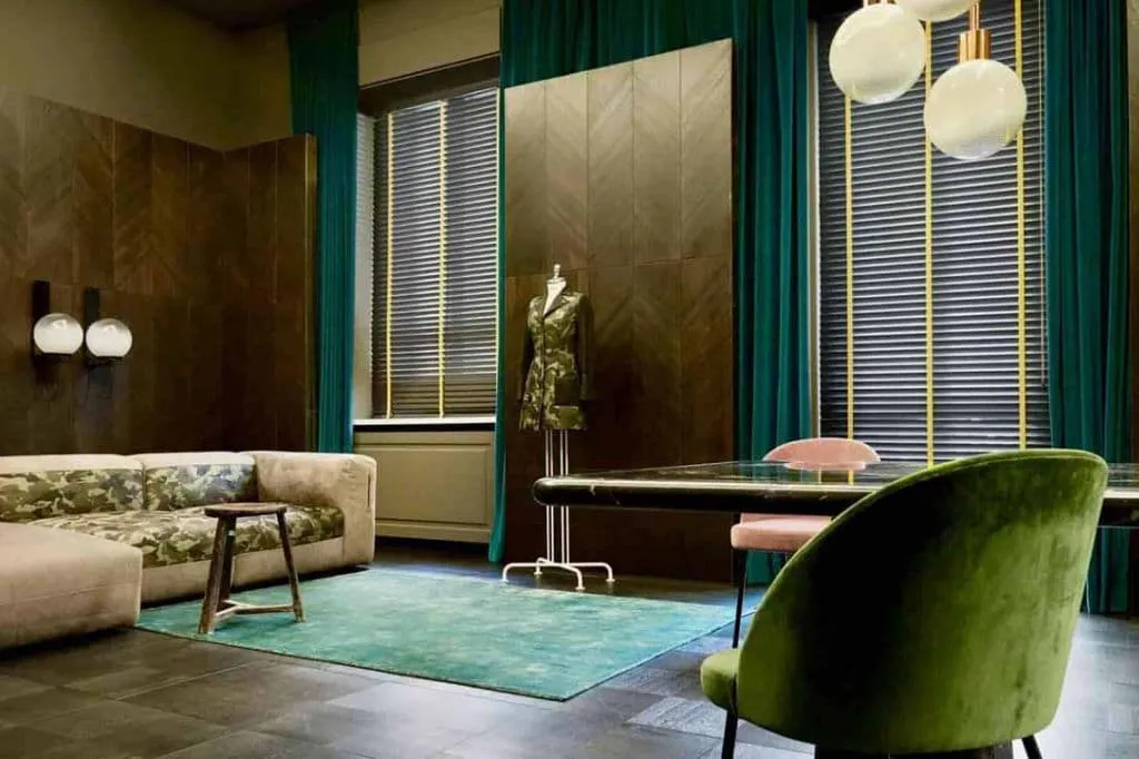 How to pair curtains and blinds