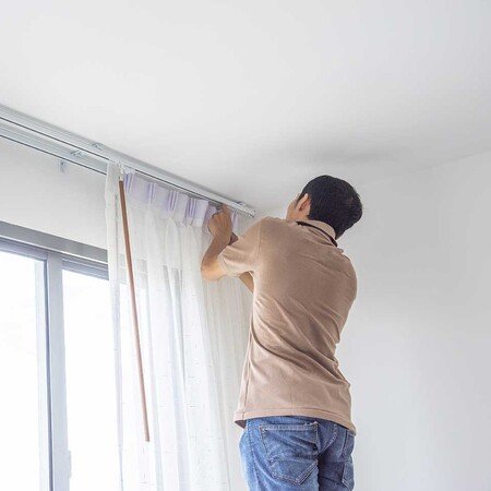 Dubai Curtains Expert Installing Curtain