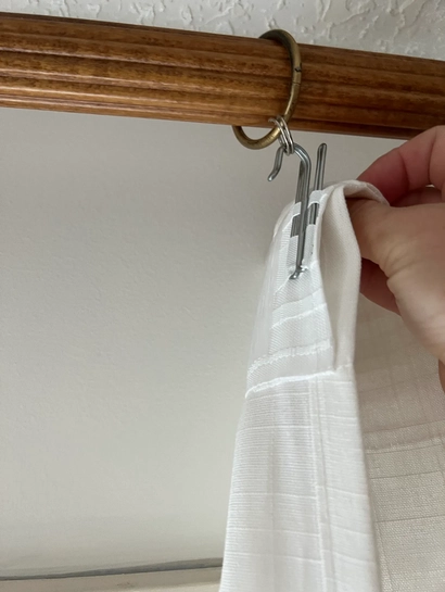 Pin outlet hook curtains
