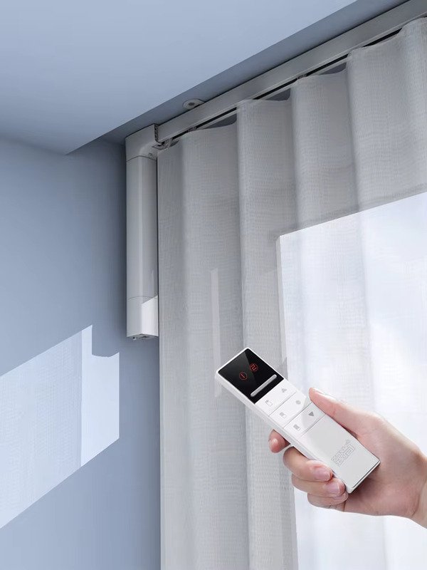 Remote controlling motorized window curtains