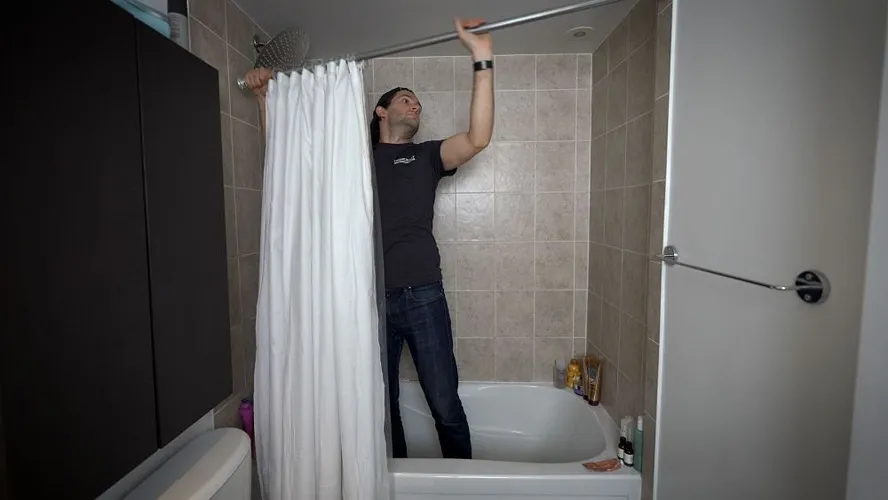 Professional measurement for made-to-measure curtains